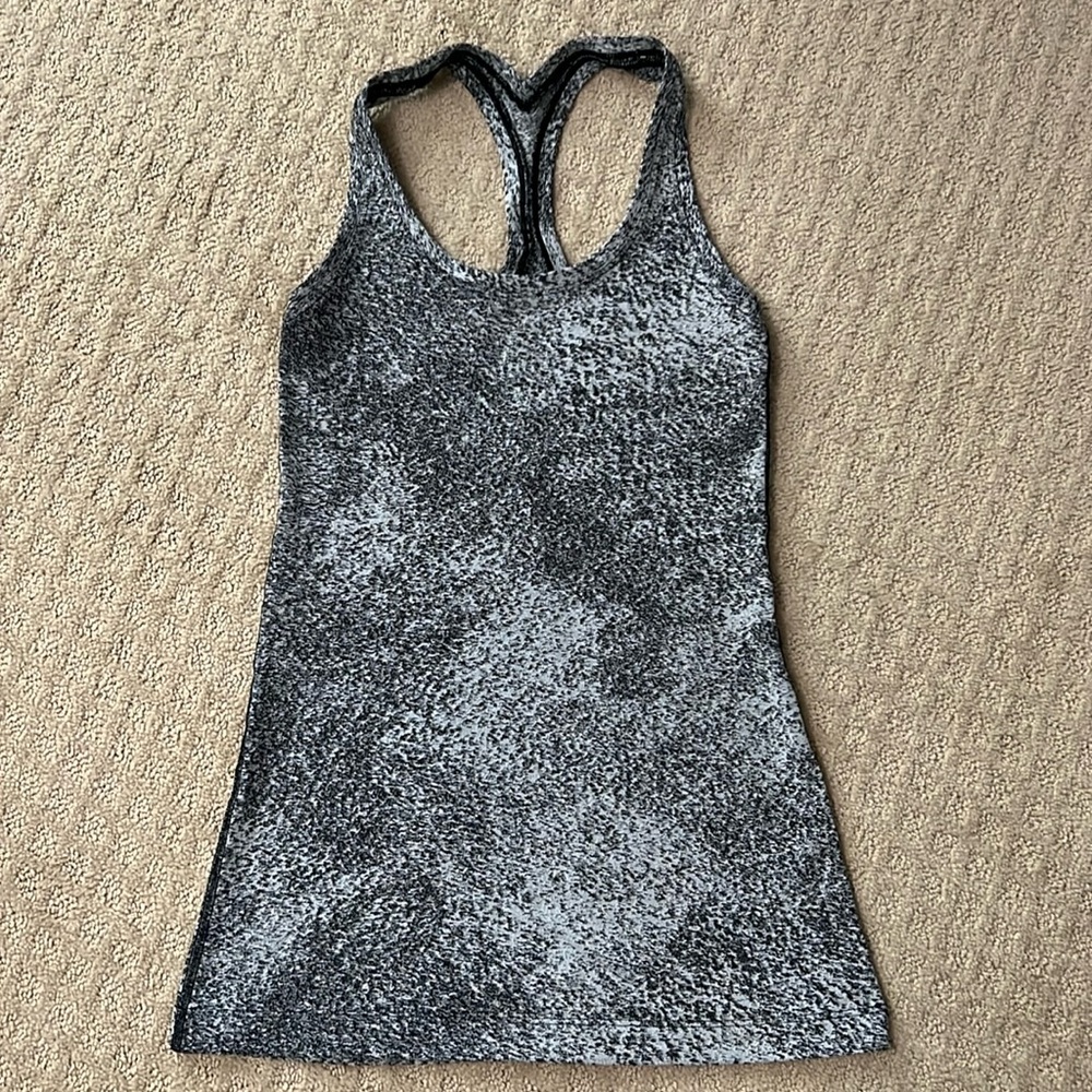 Women’s Lululemon Tank Top size 2. Excellent condition!